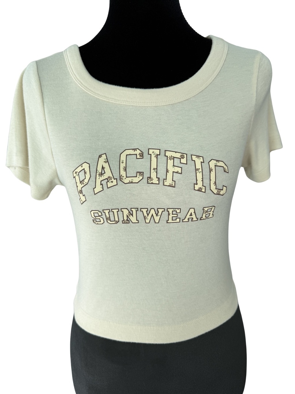 PacSun Soft Yellow  'Pacific Sunwear' Cropped Graphic Tee. Size XS
